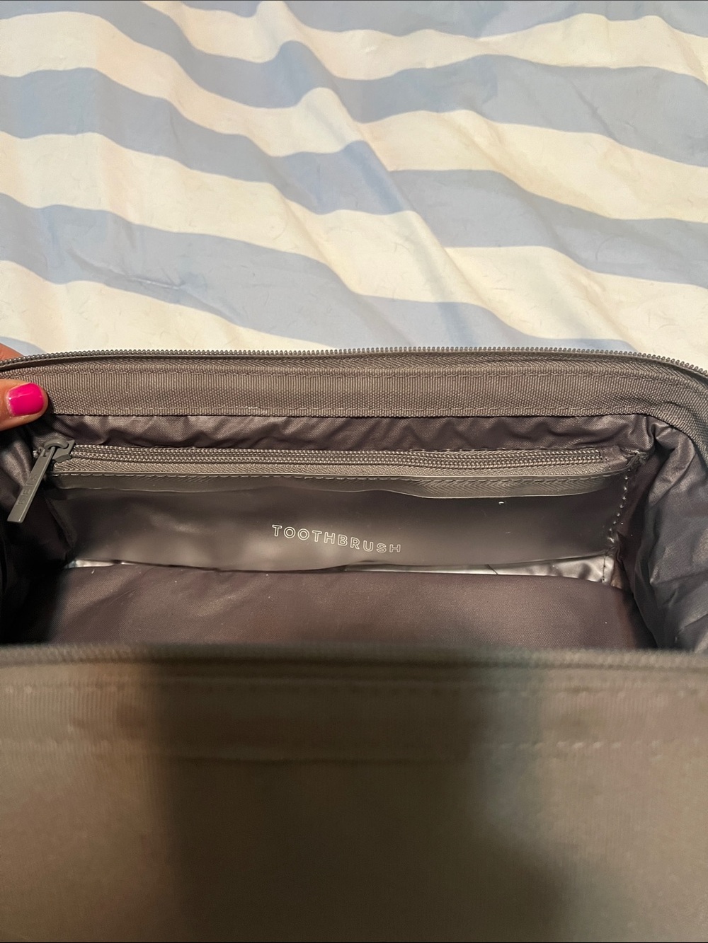 Barely used Beis dopp kit - Picture 7 of 8